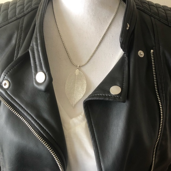 Silver leaf pendant 18” silver necklace - Picture 3 of 5